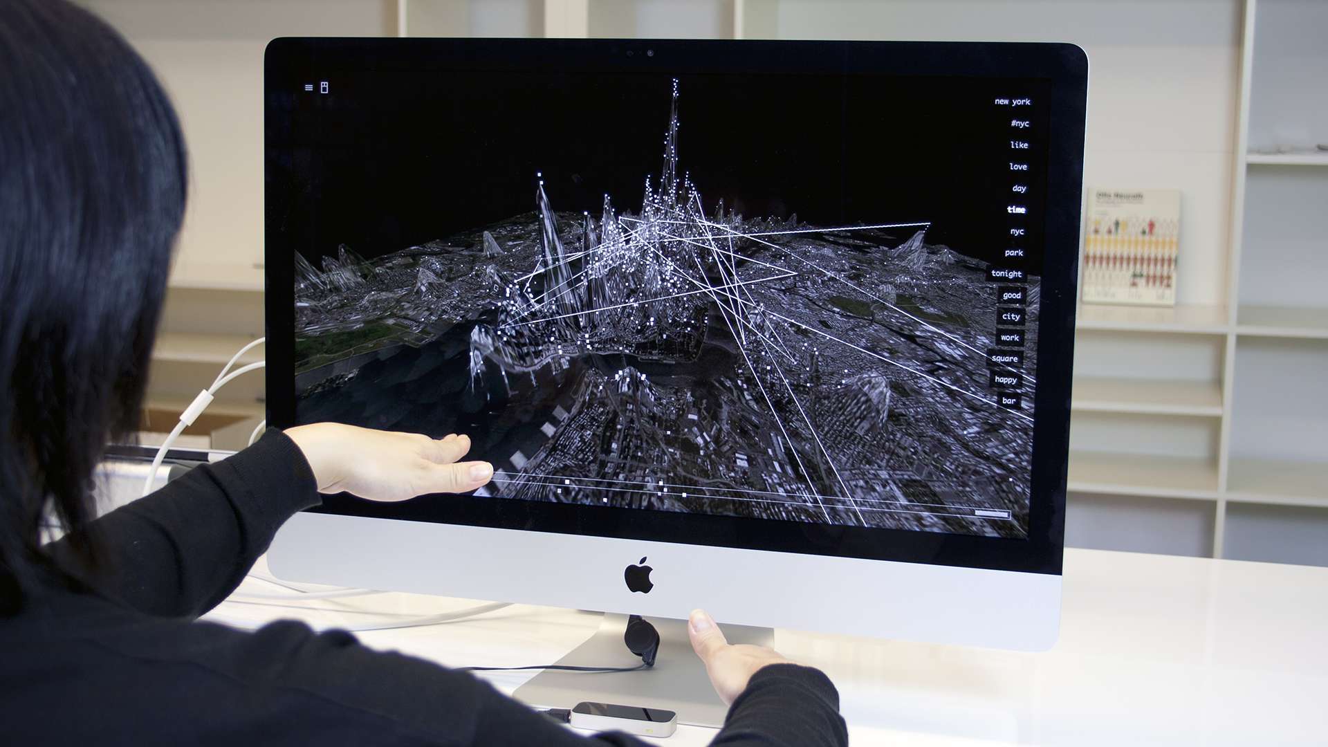 Revealing Social Networks in Cities